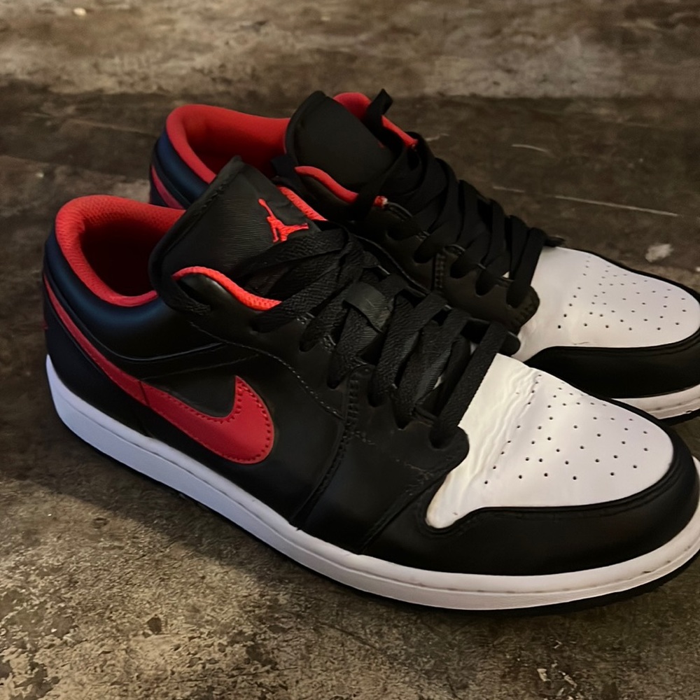 Mens Jordan NIKE shoes size 11.5